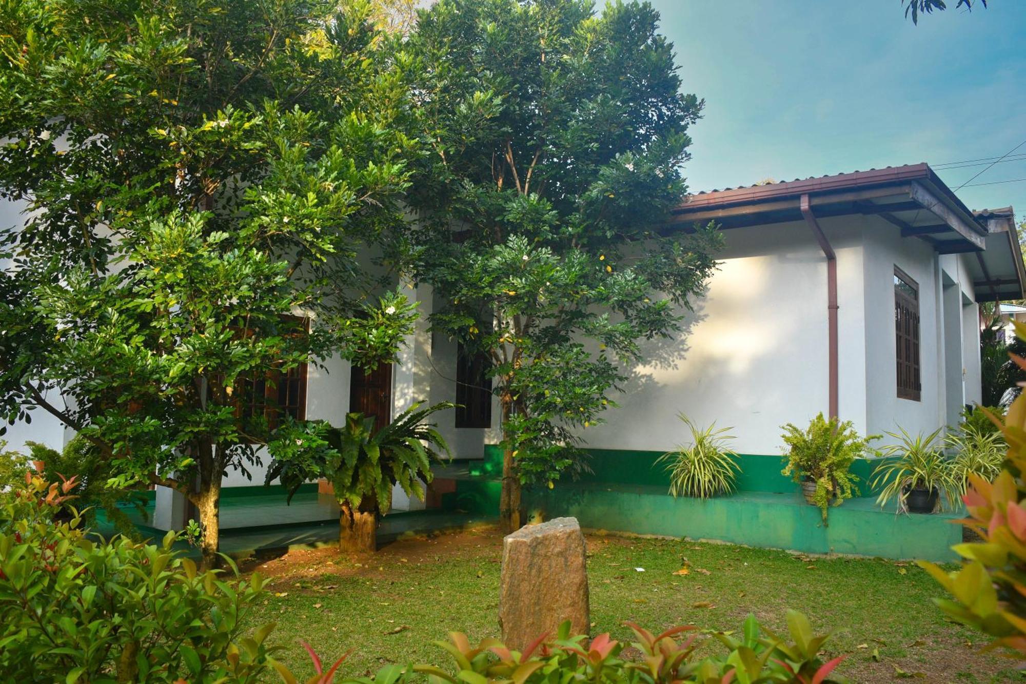 White Eagle Hotel Sigiriya Dış mekan fotoğraf