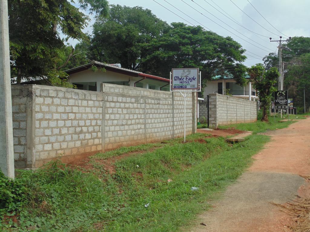White Eagle Hotel Sigiriya Dış mekan fotoğraf